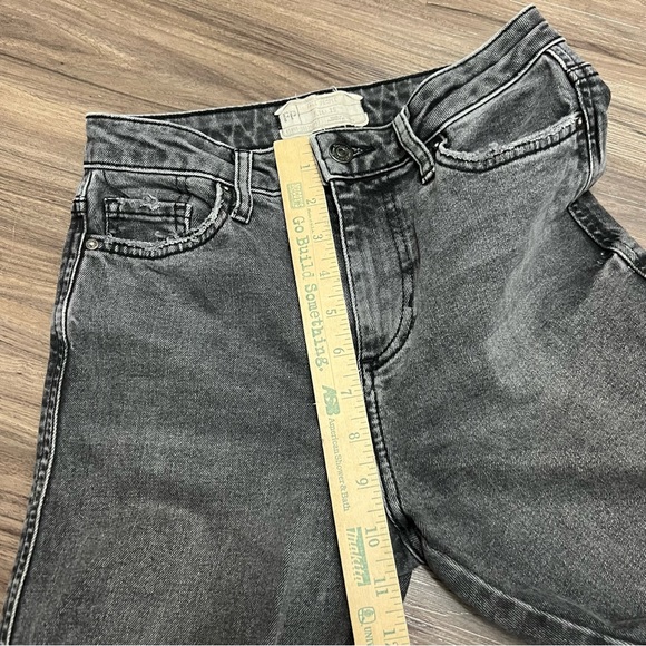 Free People sz 25 Faded Black high rise Jeans with raw hem - Picture 9 of 9